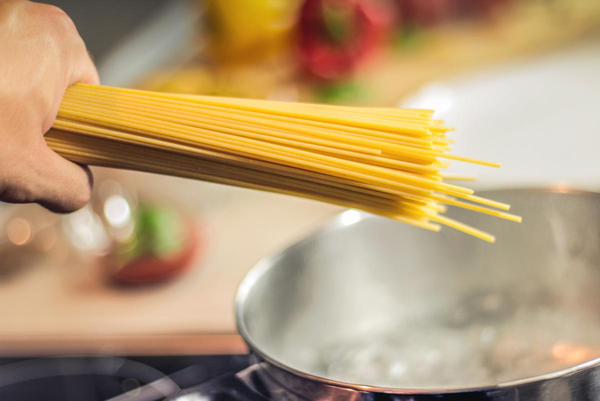 Spaghetti cooking